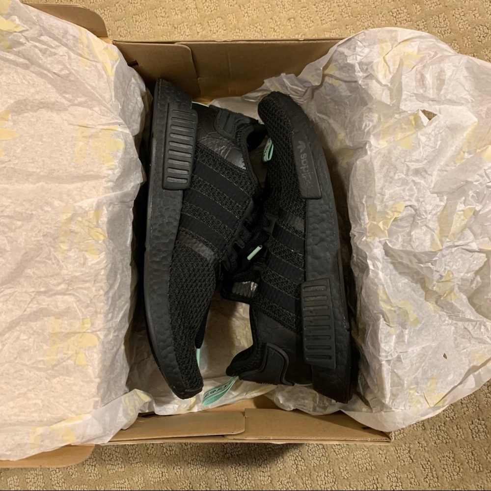 NMD R1 Black